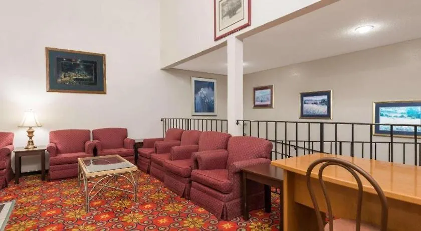 Quality Inn & Suites Earth City Hotel