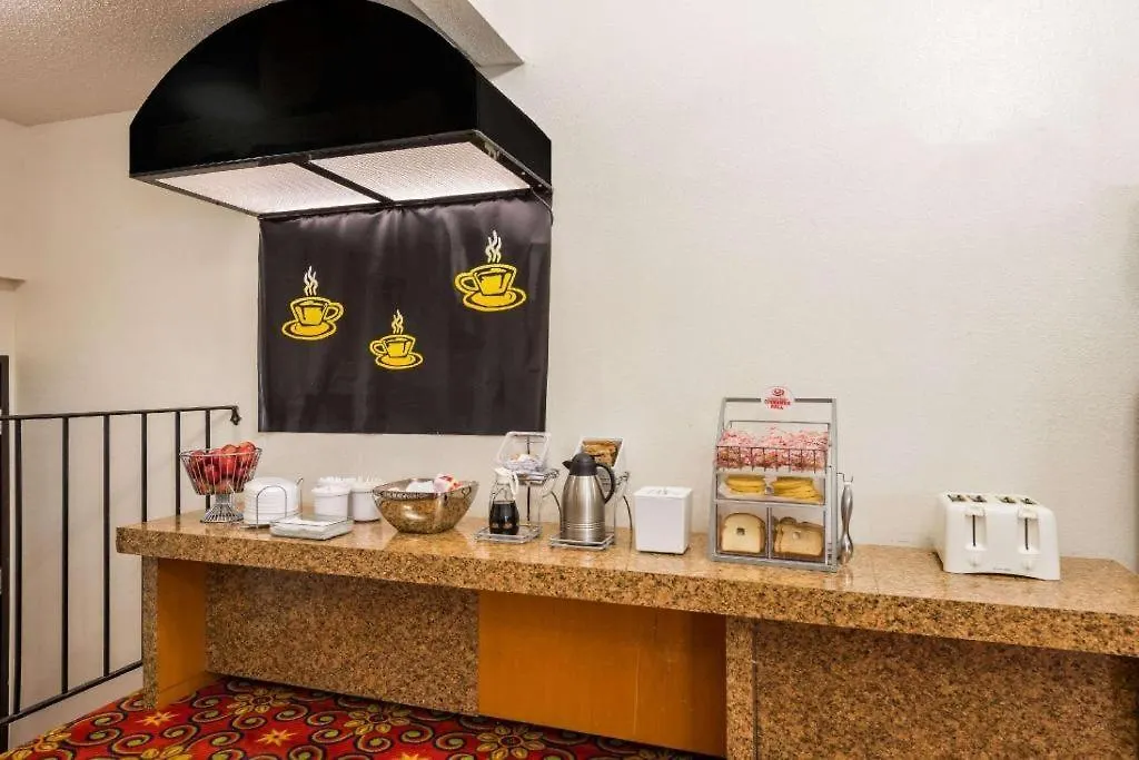 Quality Inn & Suites Earth City 2*,
