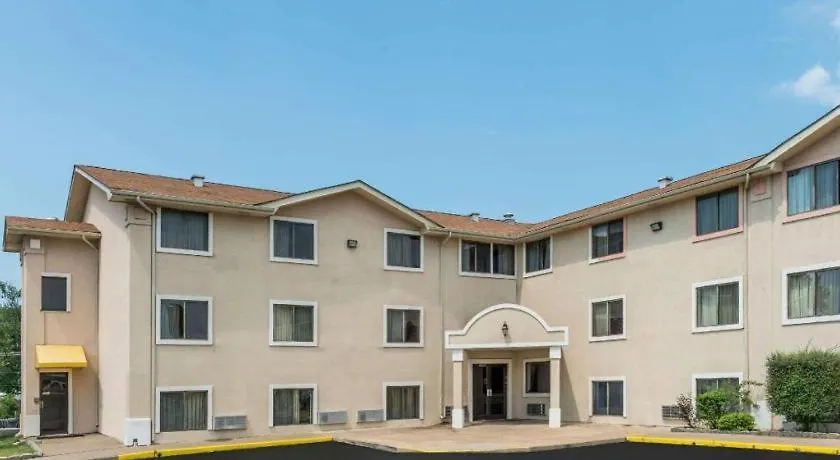 Quality Inn & Suites Earth City Hotel
